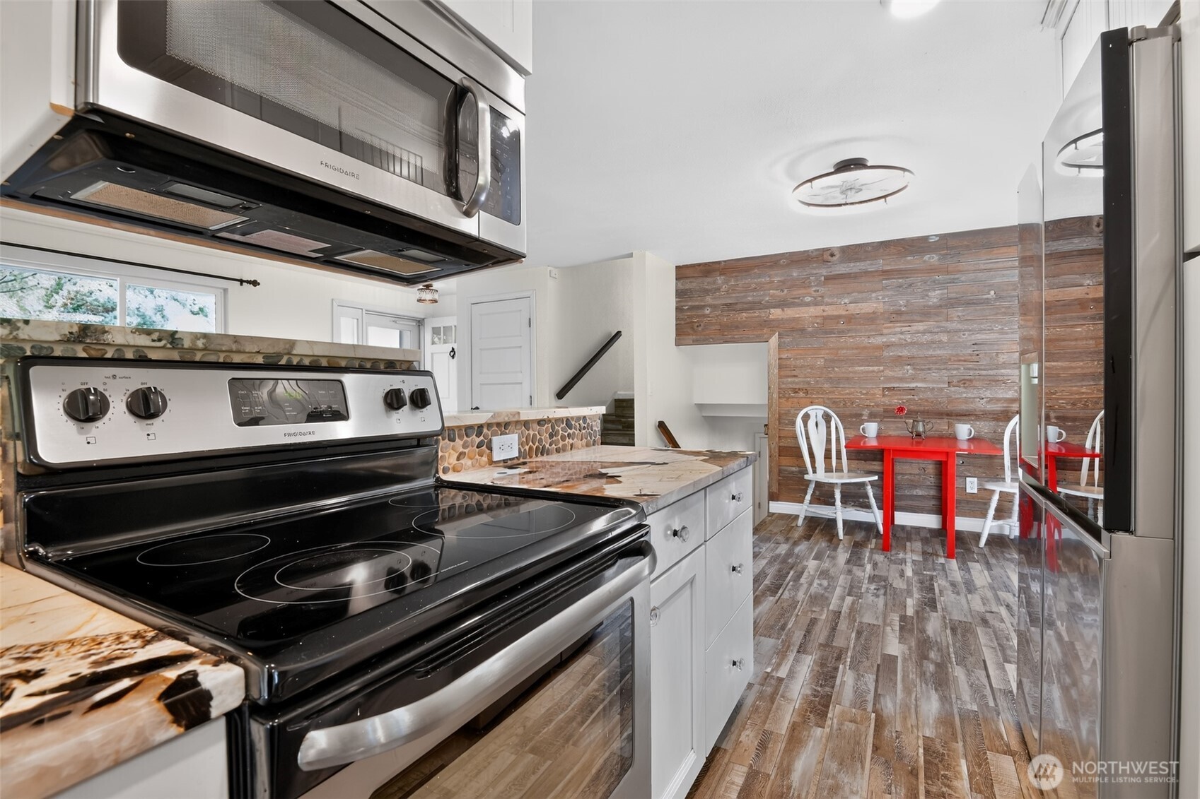 property viewer photo 9