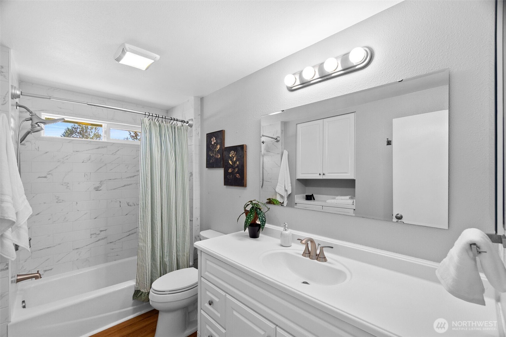 property viewer photo 23
