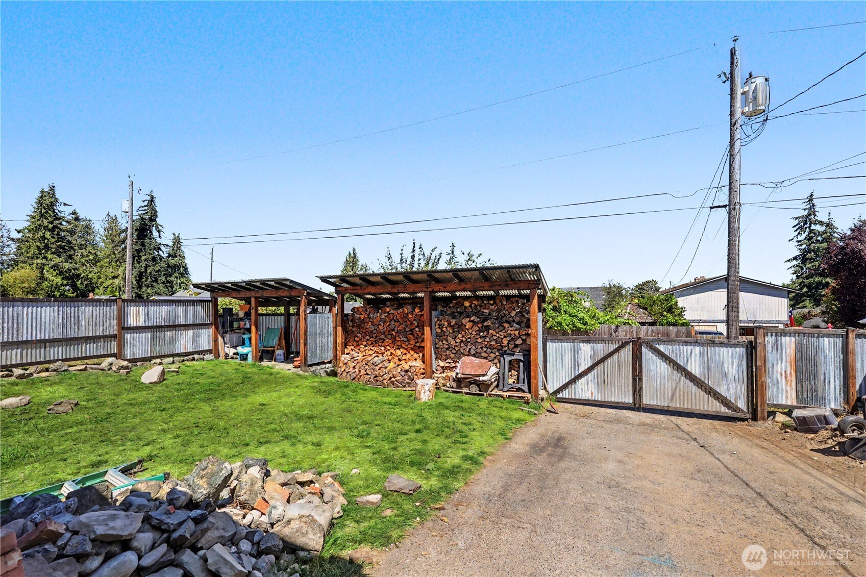 main property photo 32