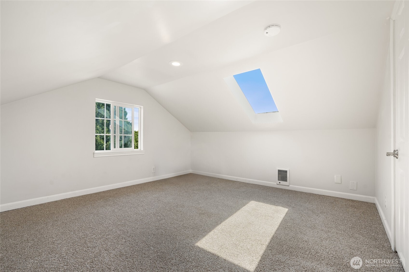 property viewer photo 25