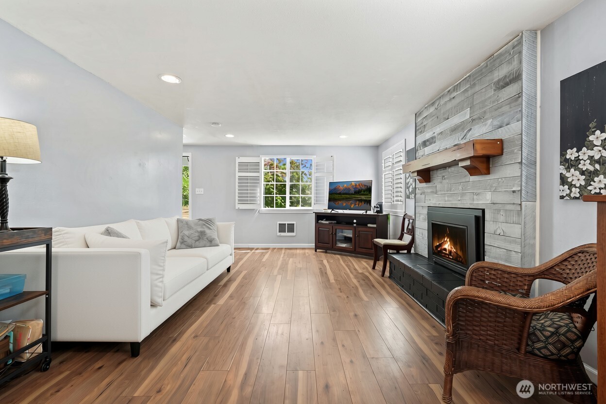 property viewer photo 6