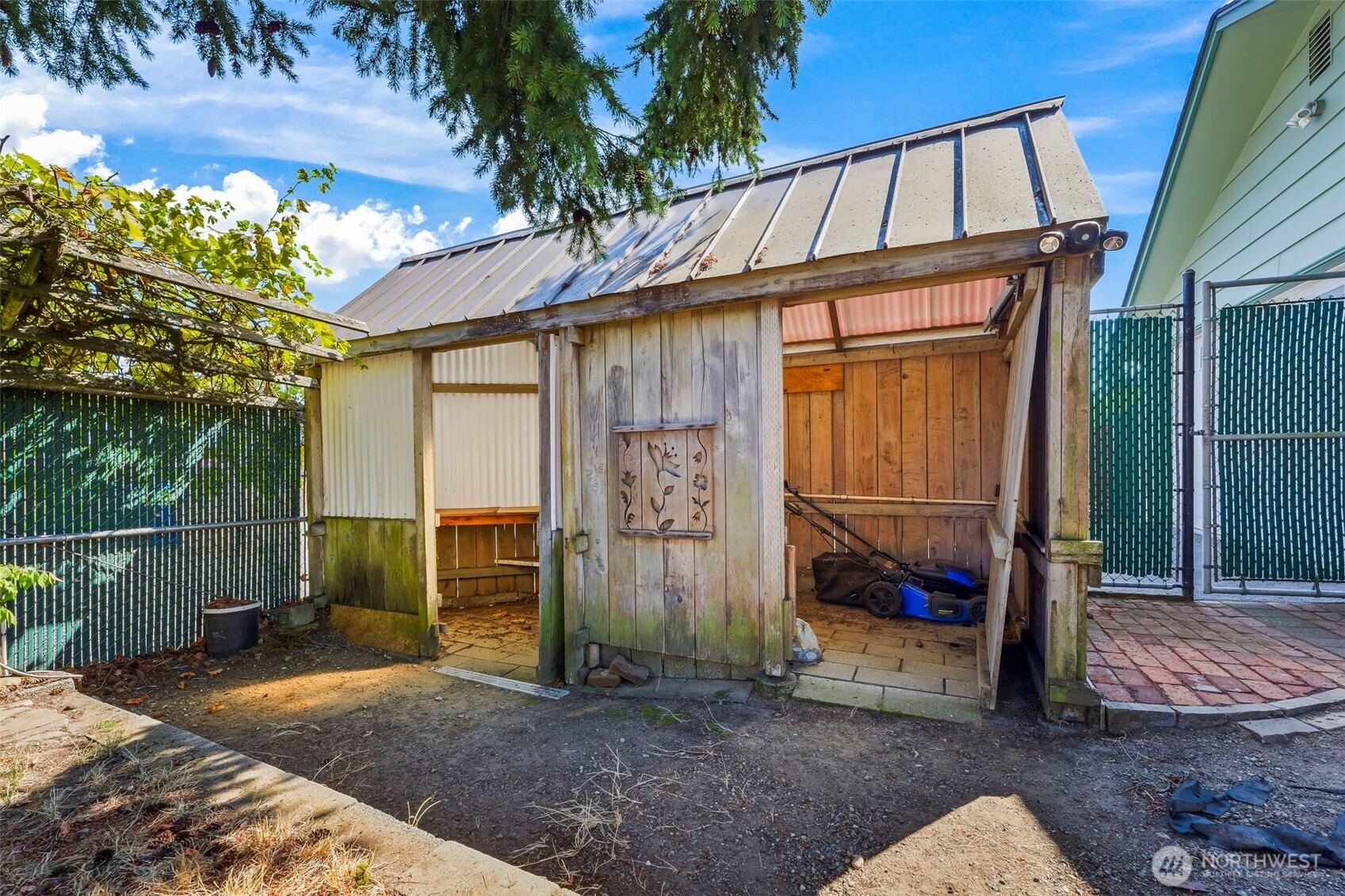 main property photo 33