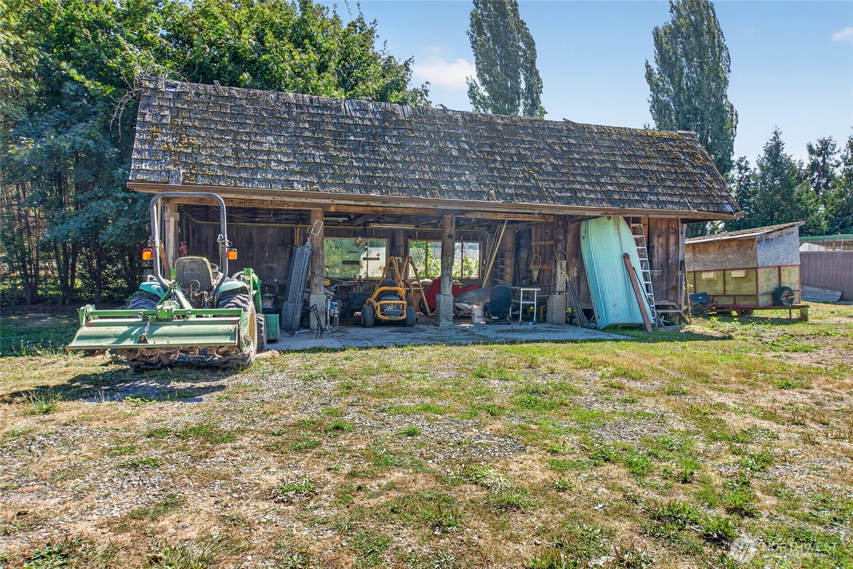 main property photo 30