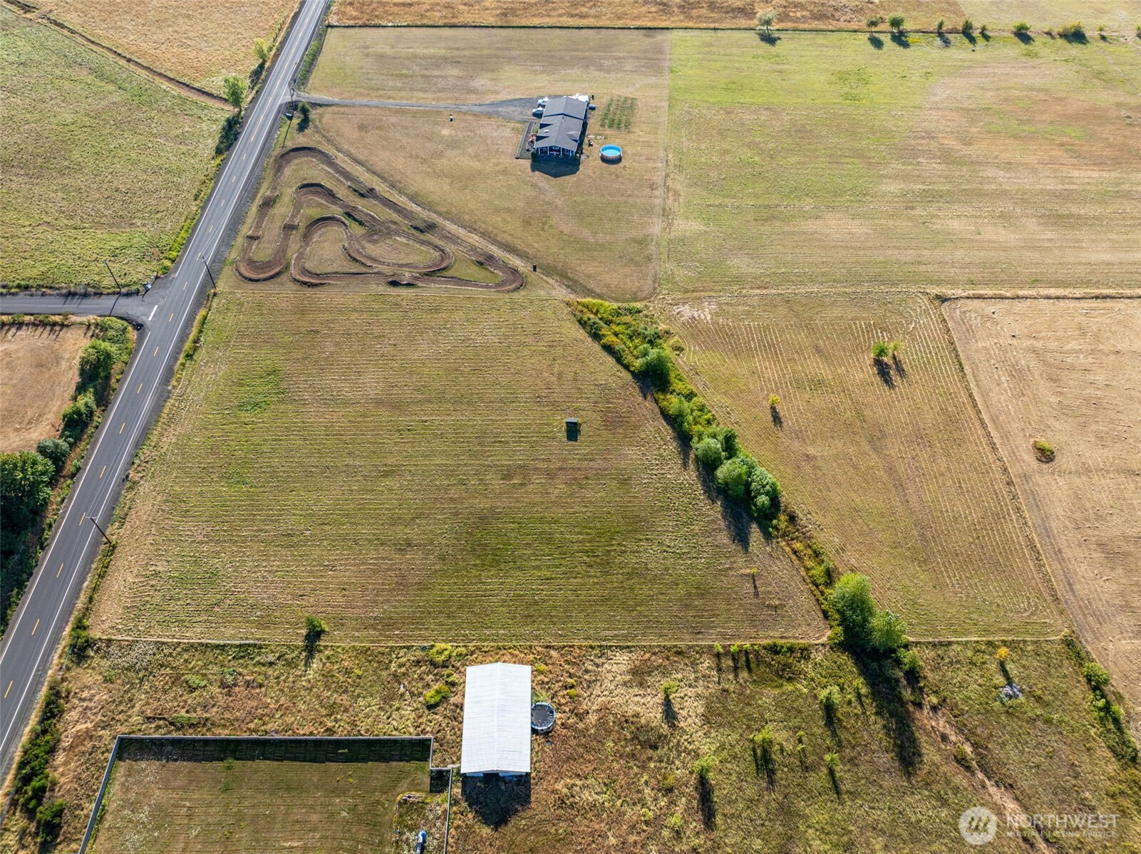 main property photo 11