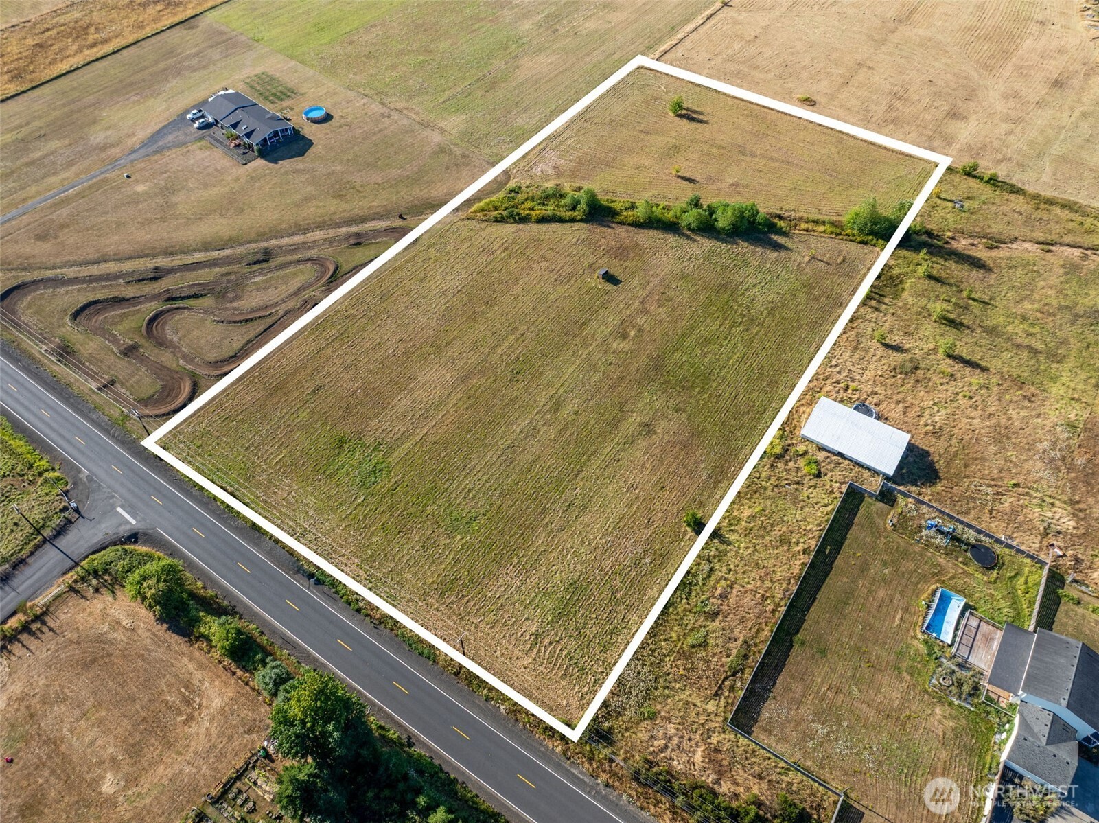main property photo 8
