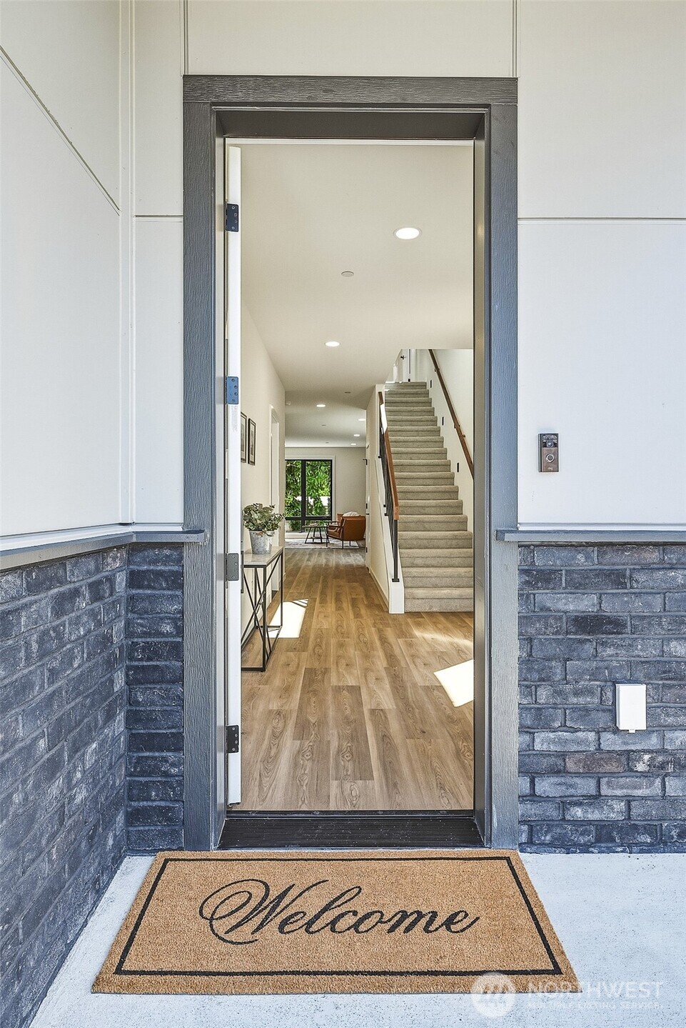 property viewer photo 2