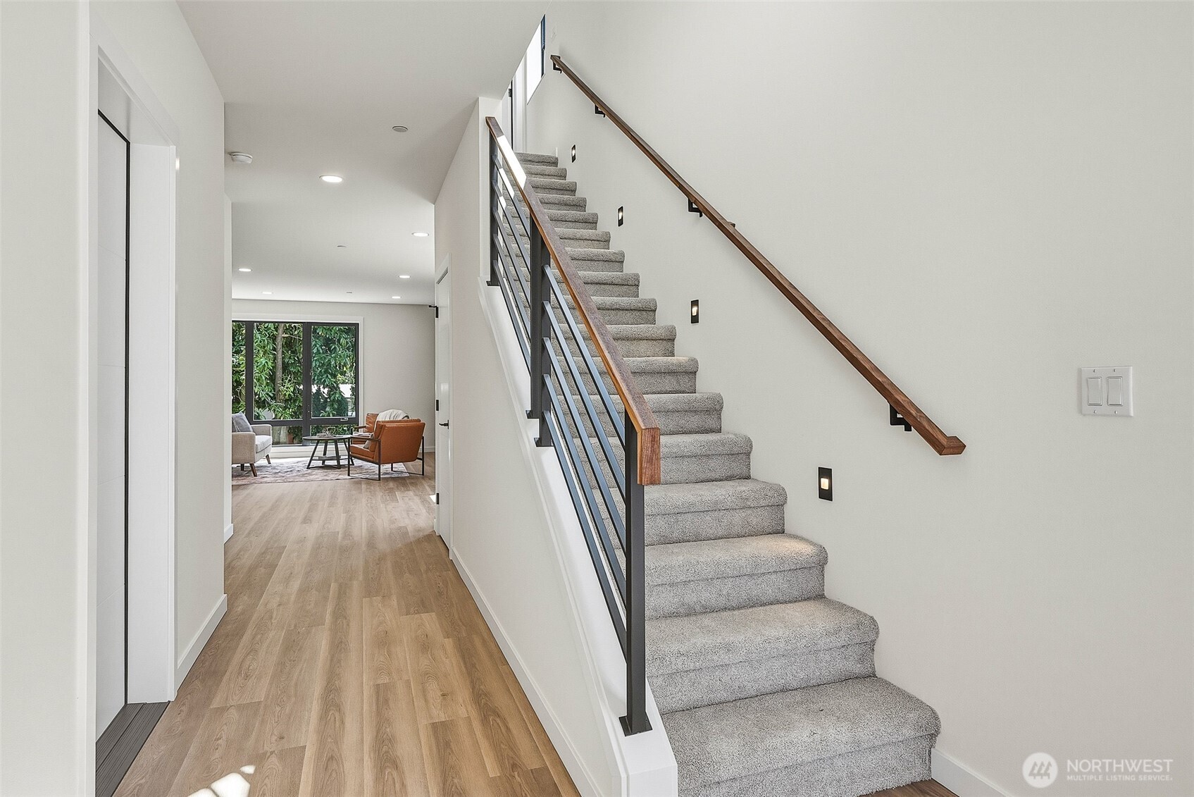 property viewer photo 4
