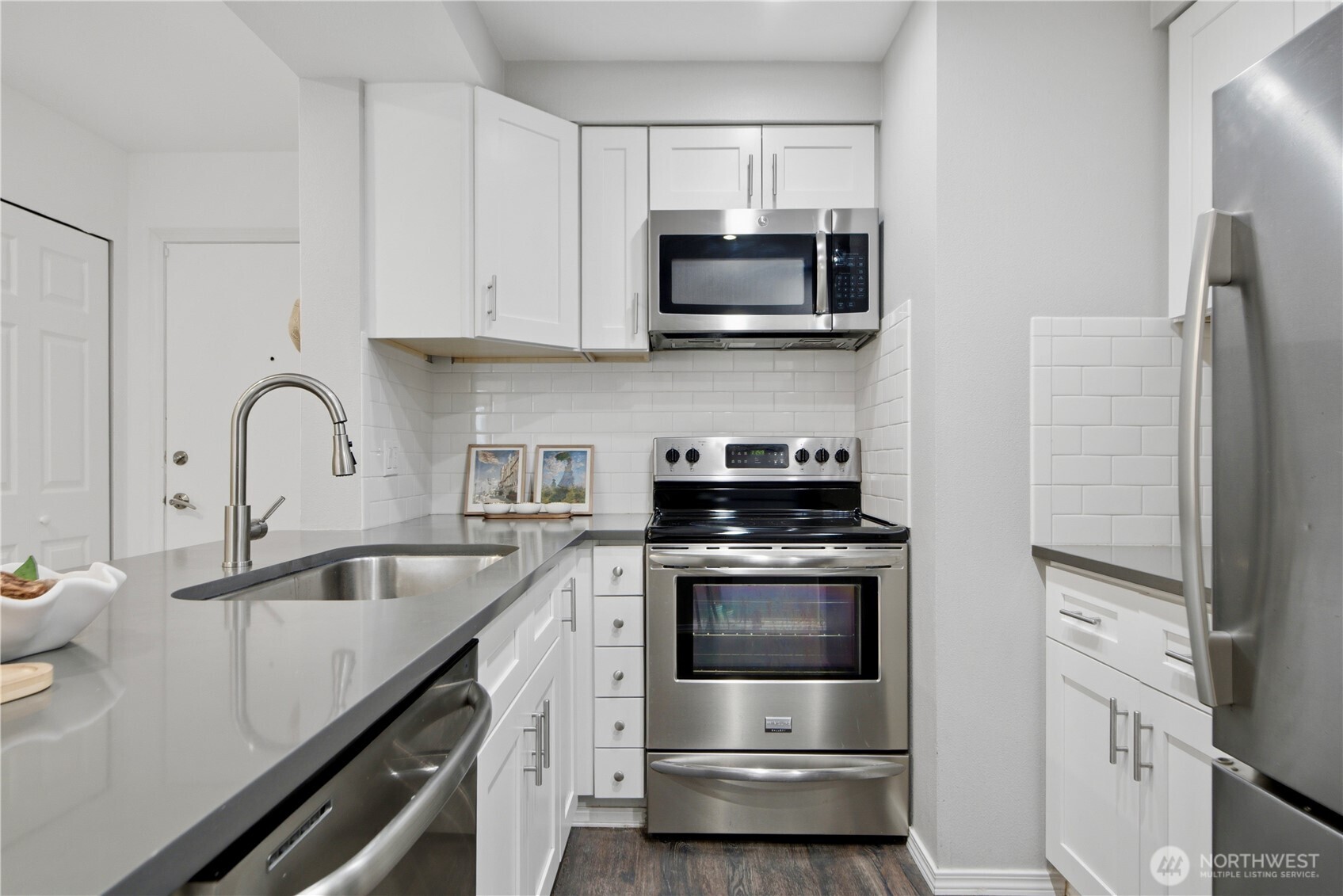 property viewer photo 9