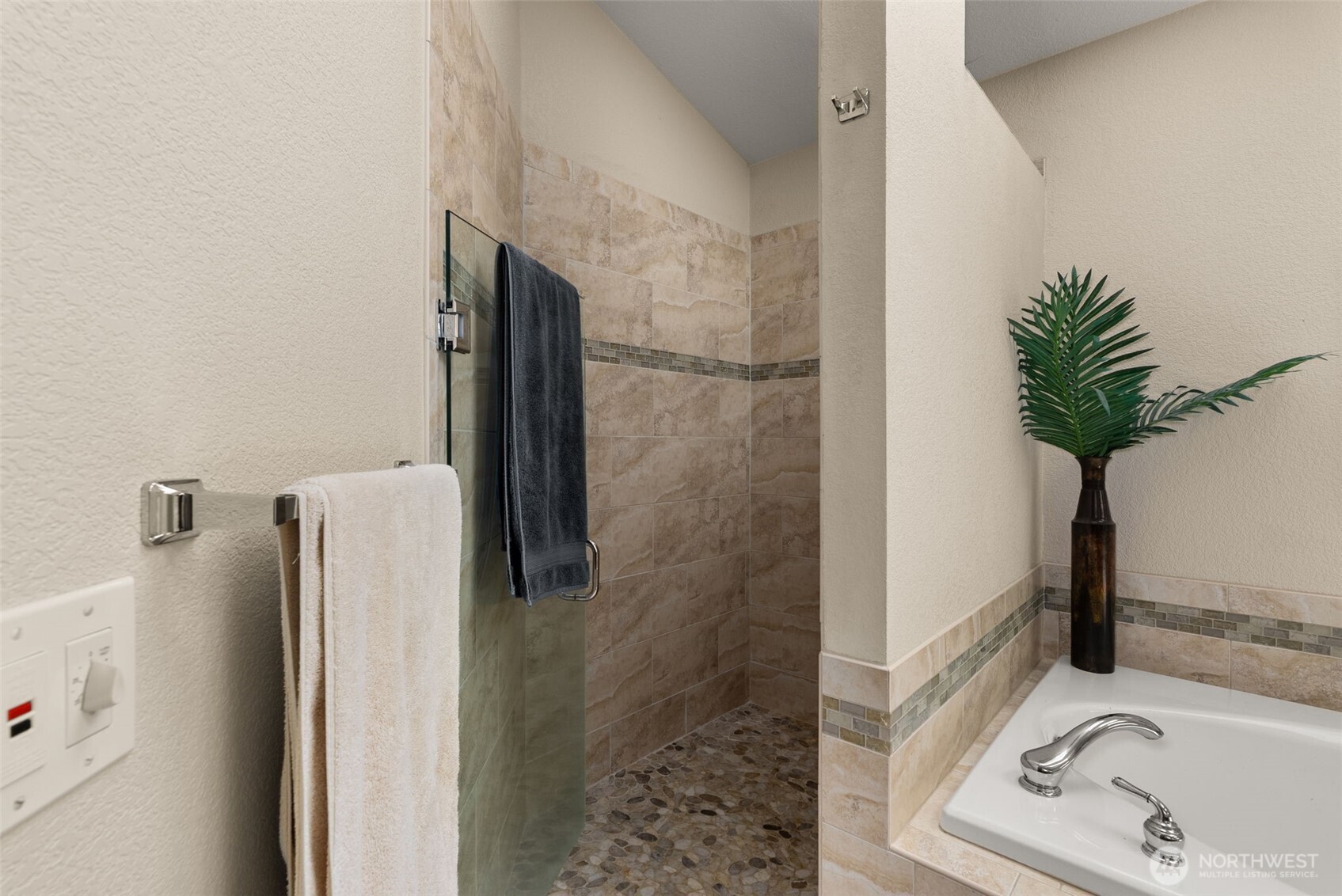property viewer photo 17