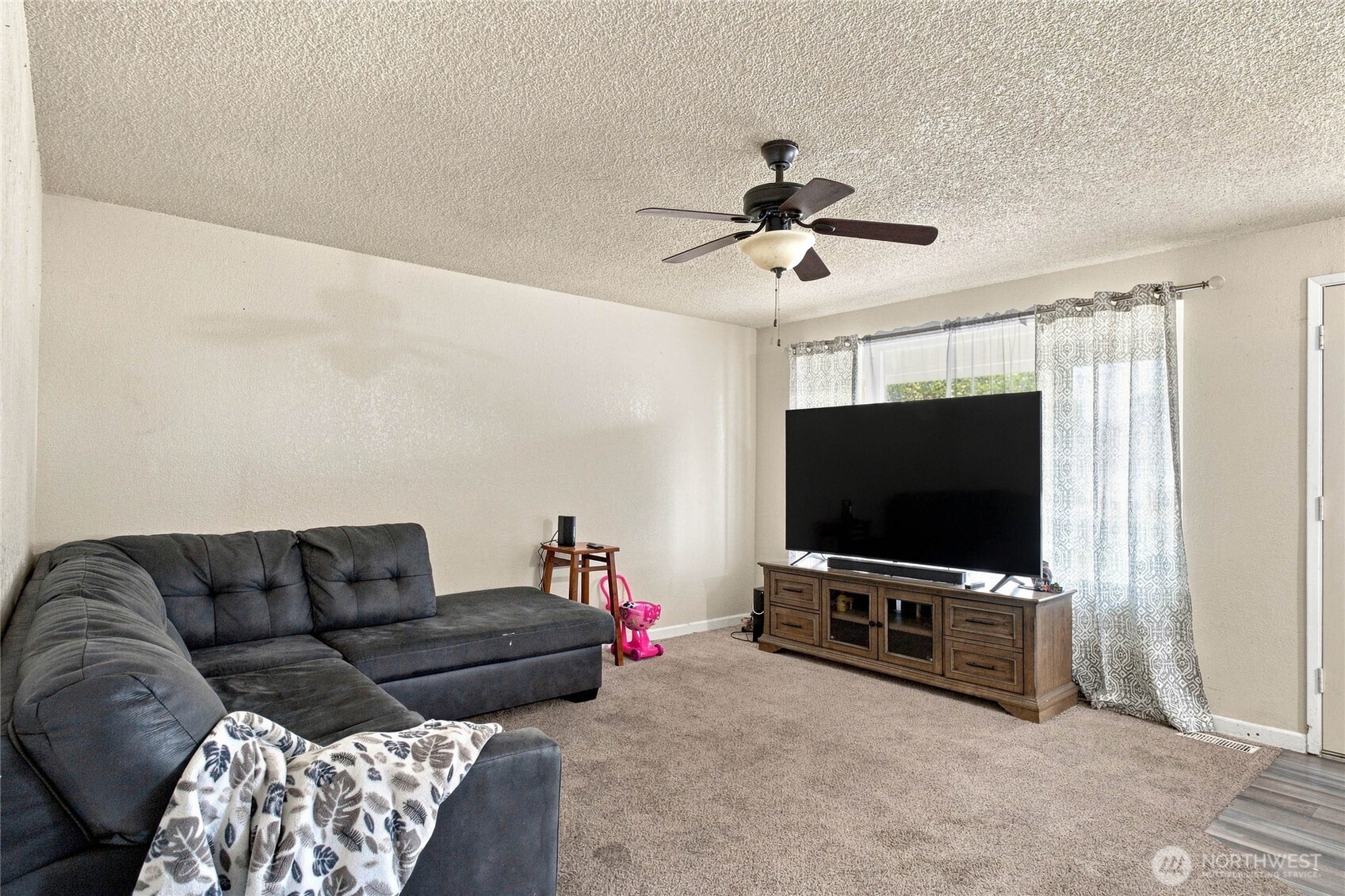 property viewer photo 3