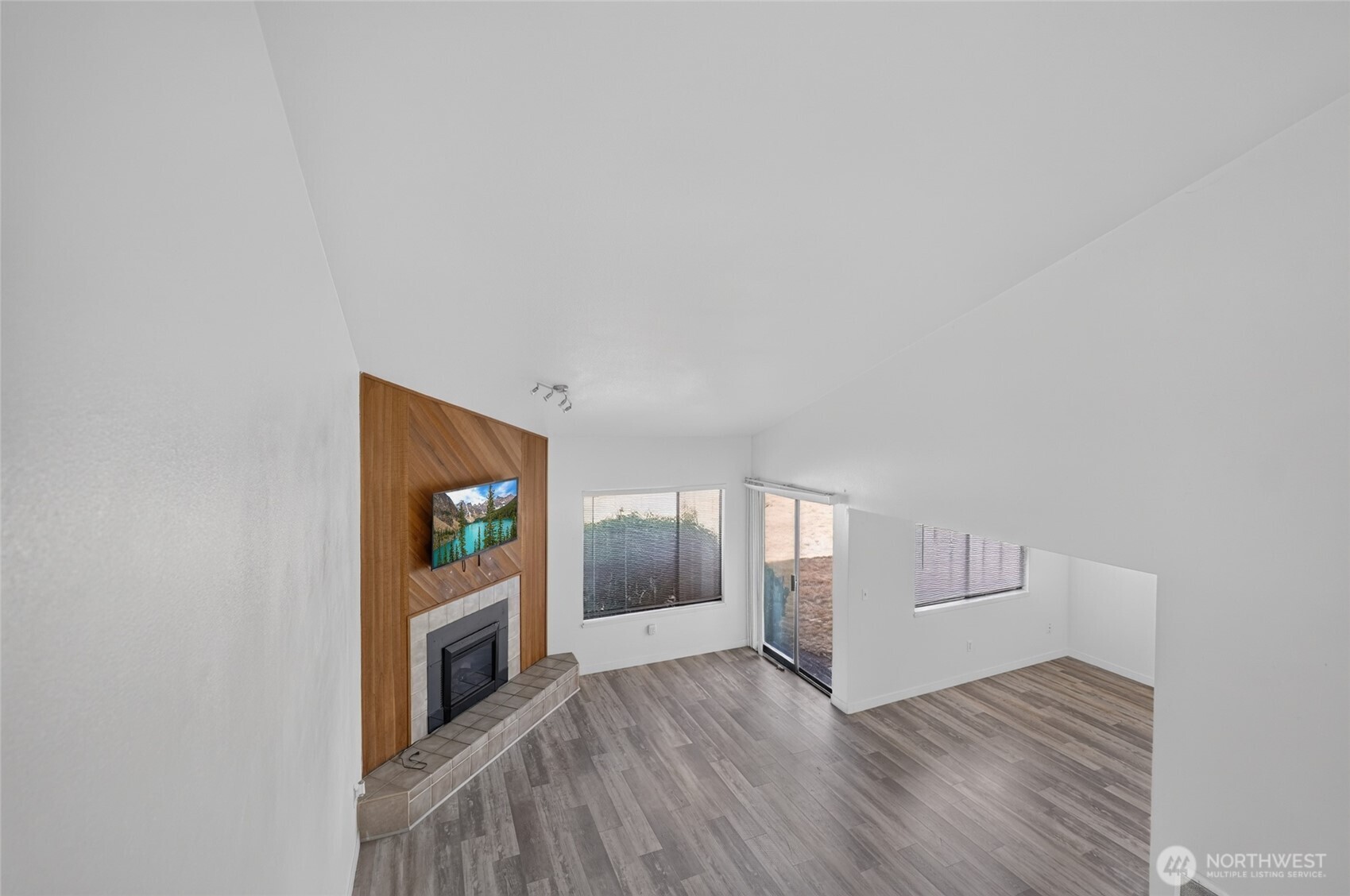 property viewer photo 15