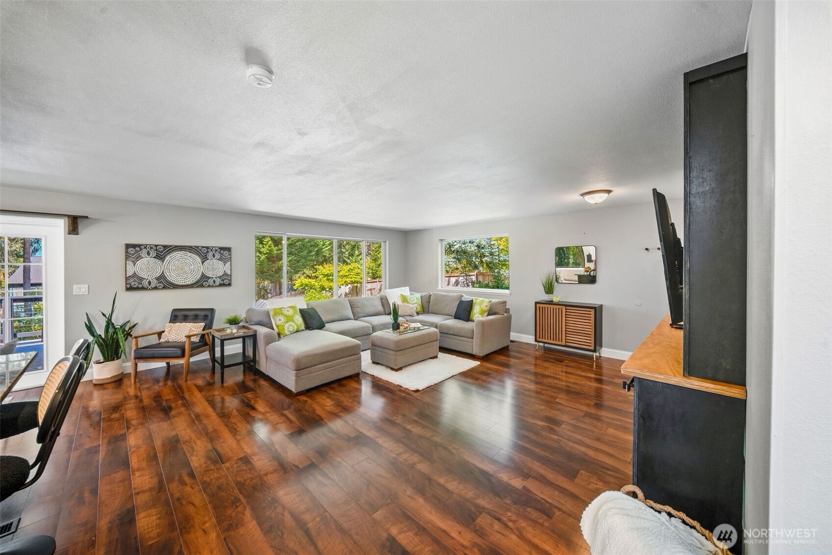 property viewer photo 2