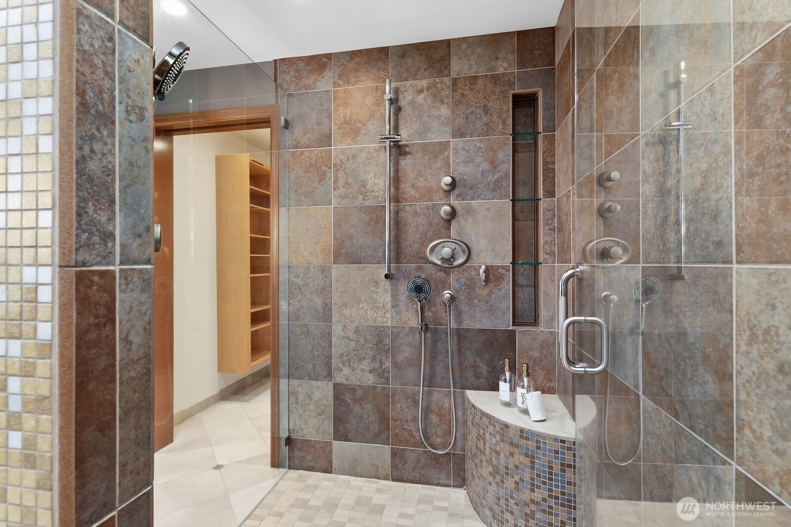 property viewer photo 24