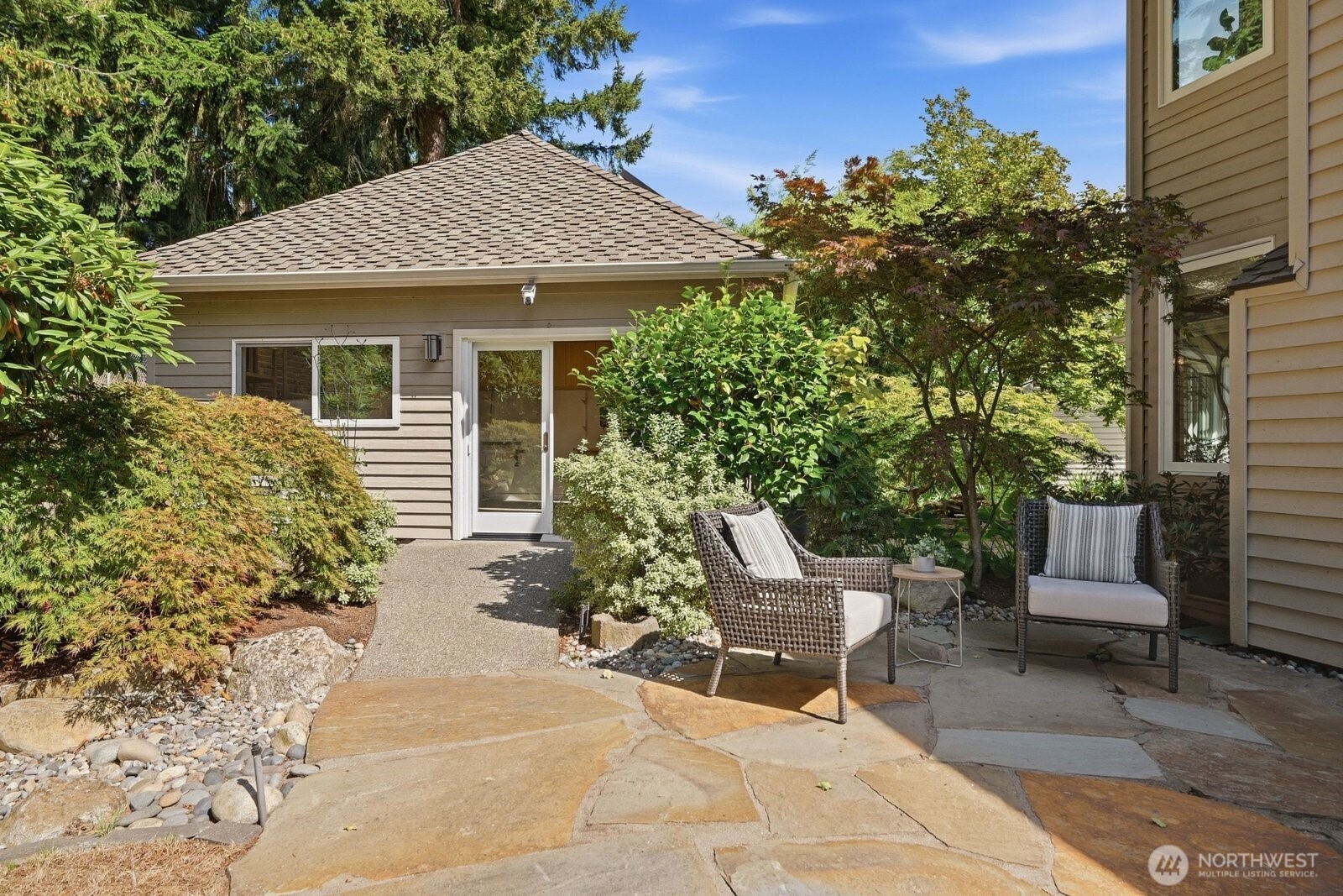 property viewer photo 36
