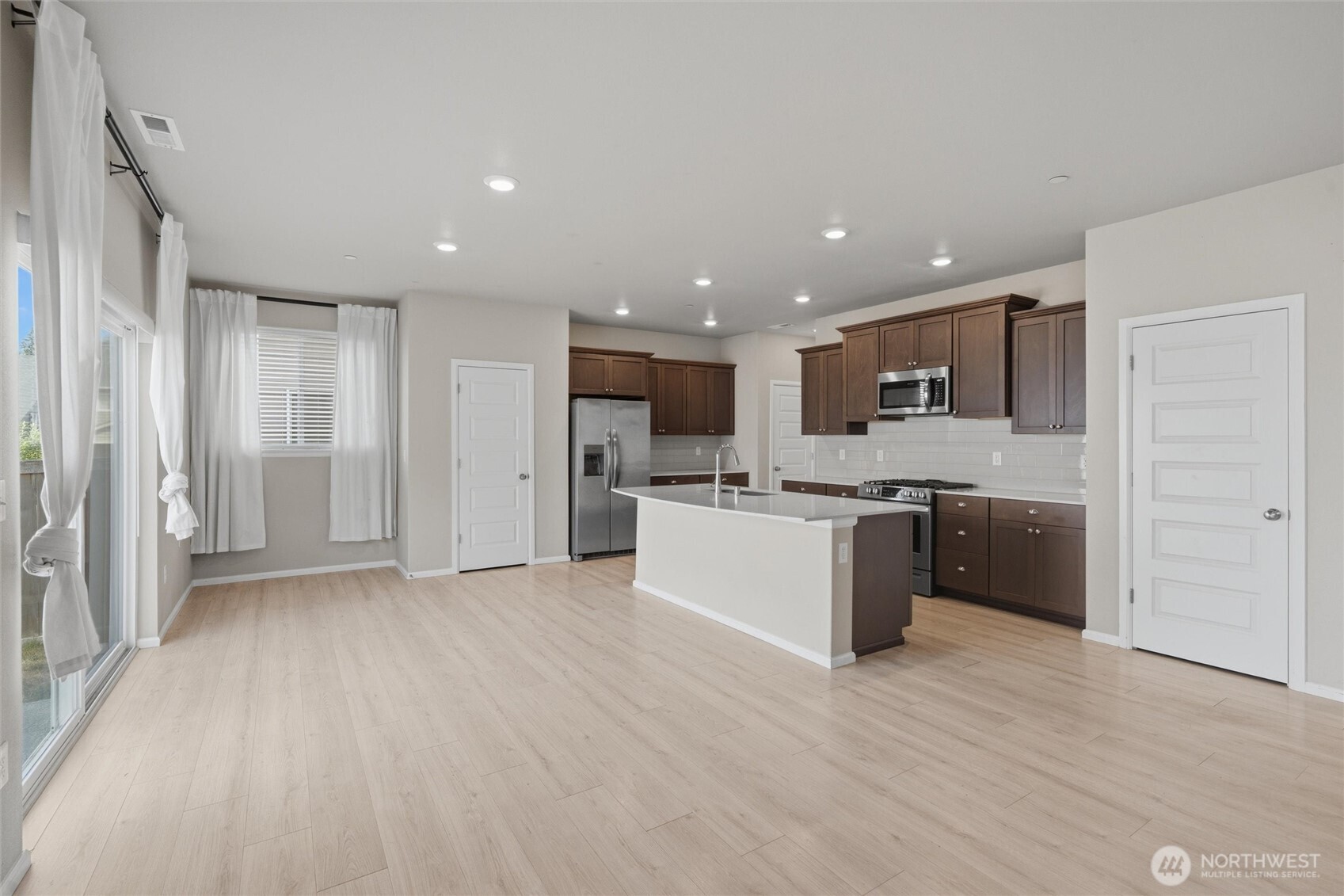 property viewer photo 12