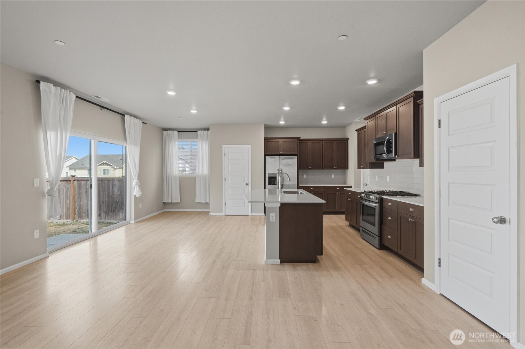 property viewer photo 16