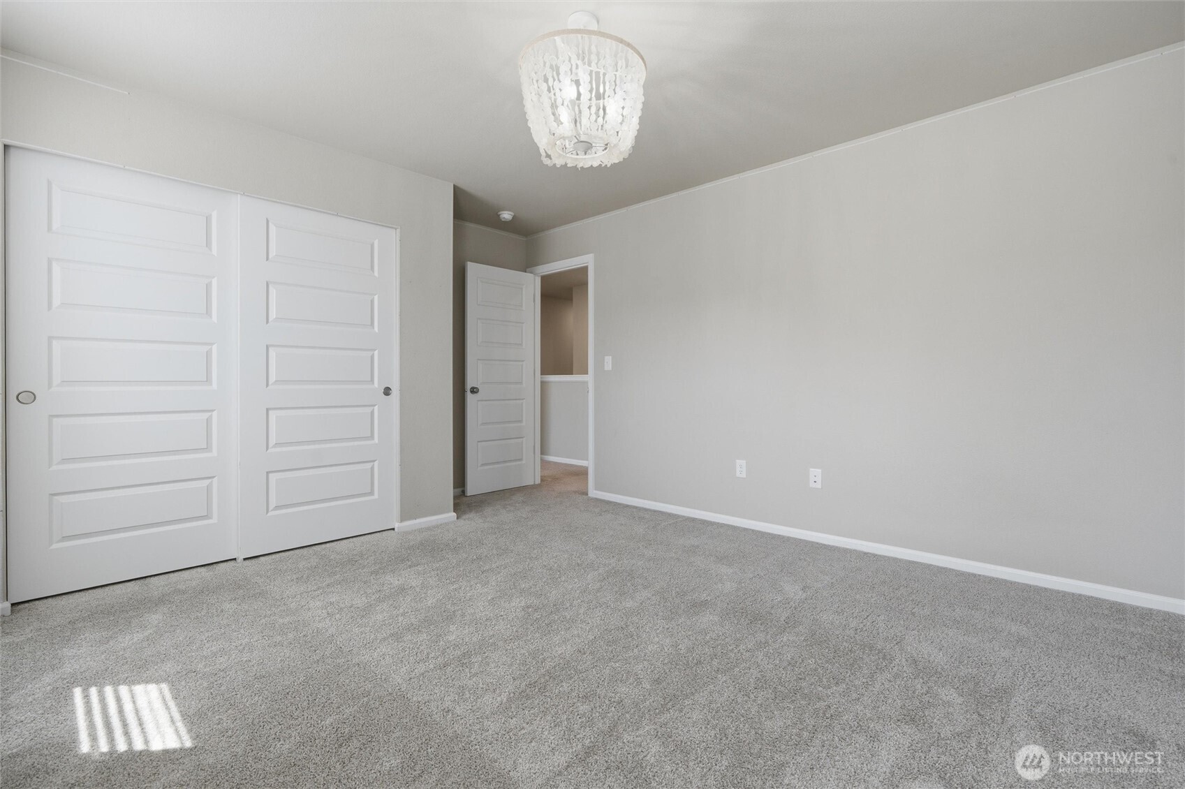 property viewer photo 25