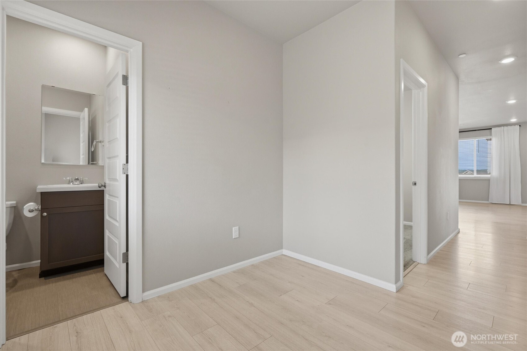 property viewer photo 3