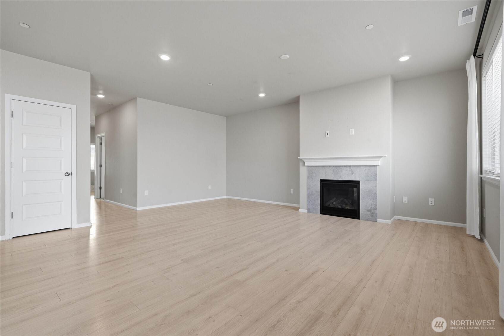 property viewer photo 9