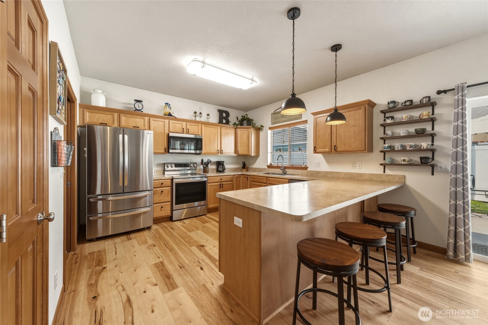 main property photo 8