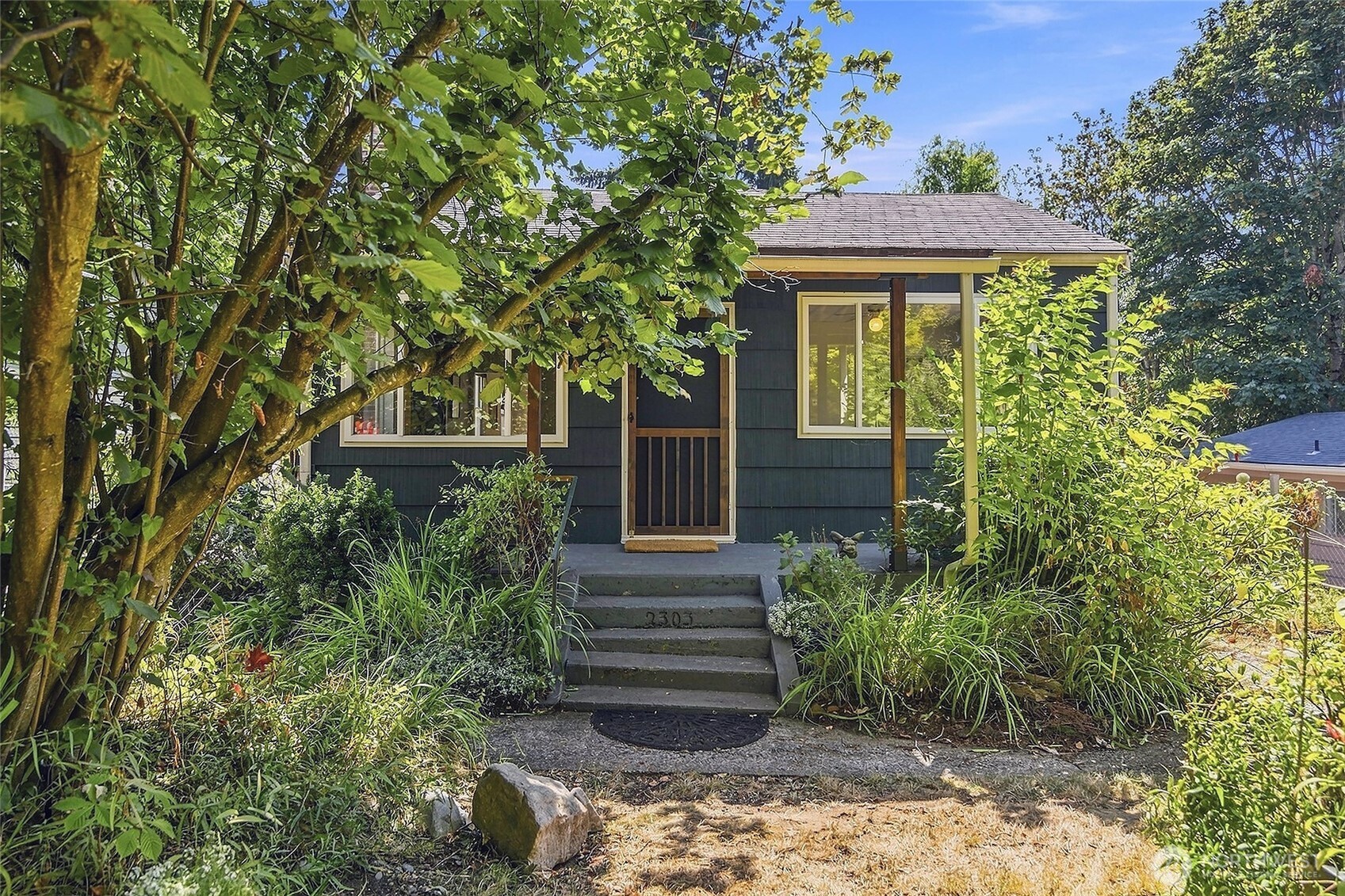 property viewer photo 3