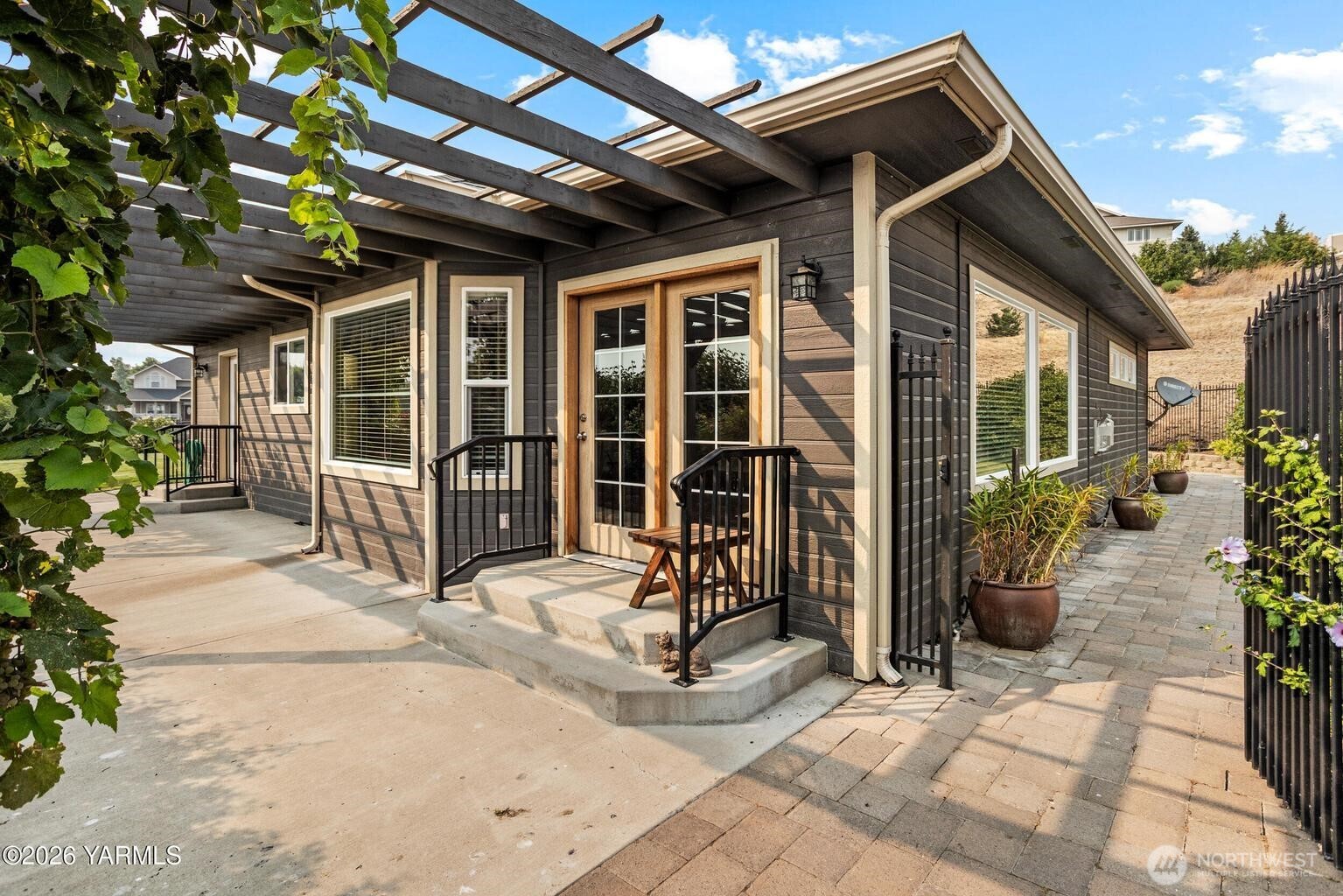 main property photo 28