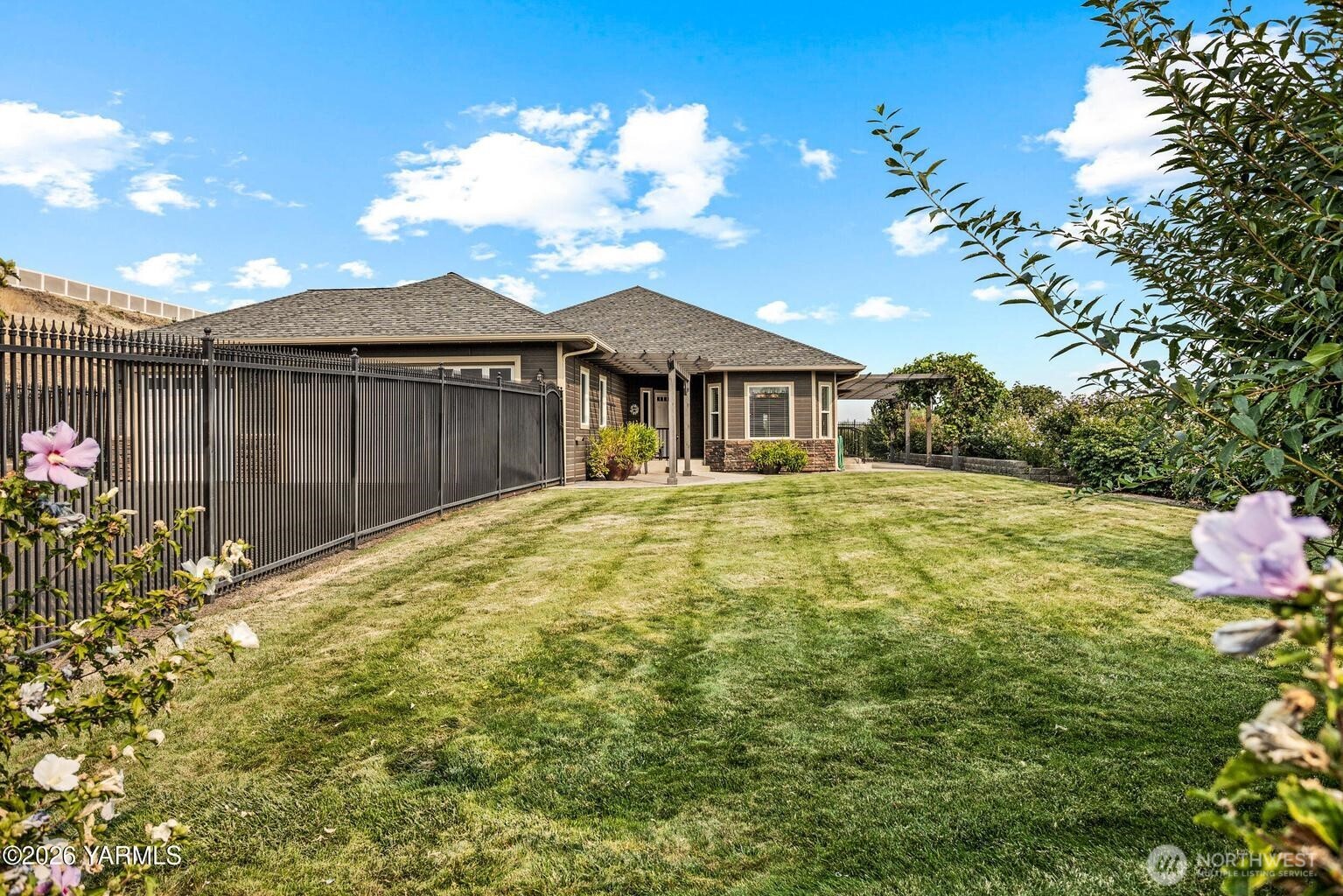 main property photo 30