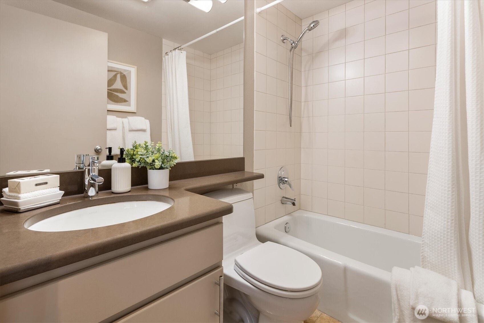property viewer photo 25