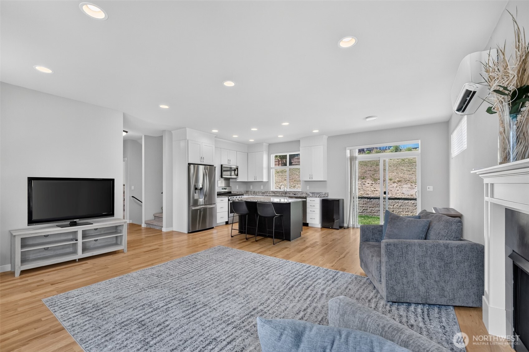 property viewer photo 6