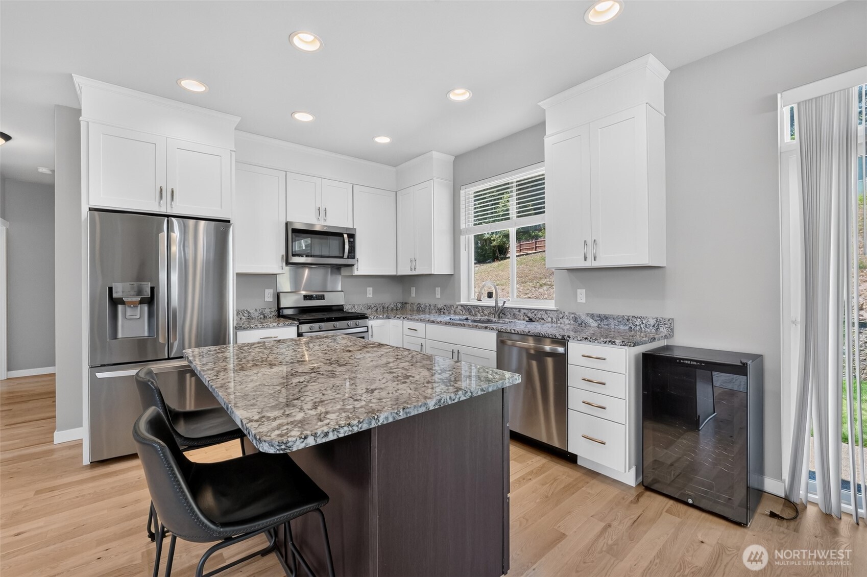 property viewer photo 7