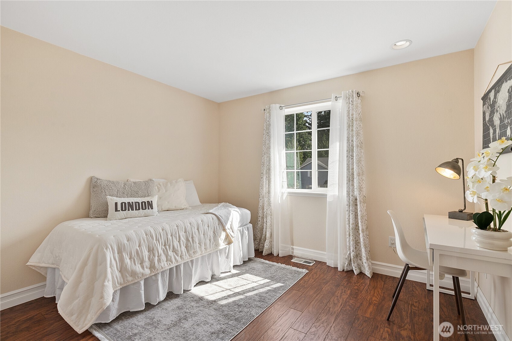 property viewer photo 17