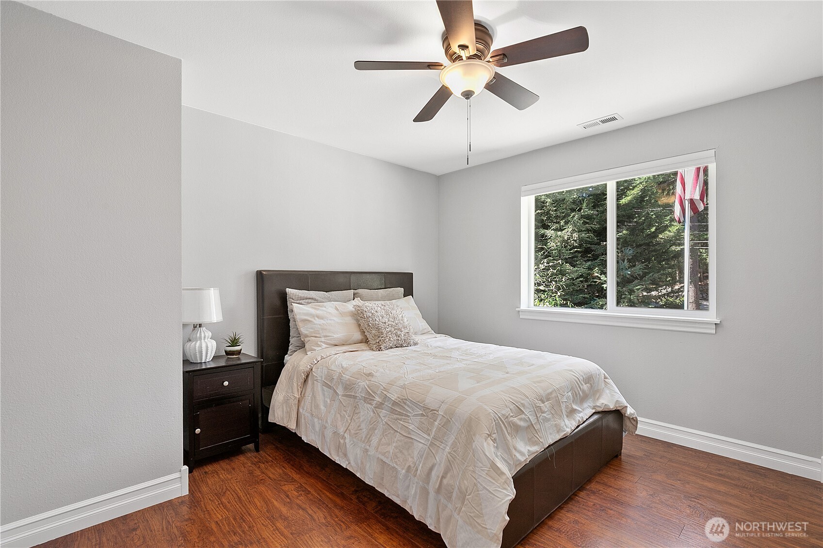 property viewer photo 35