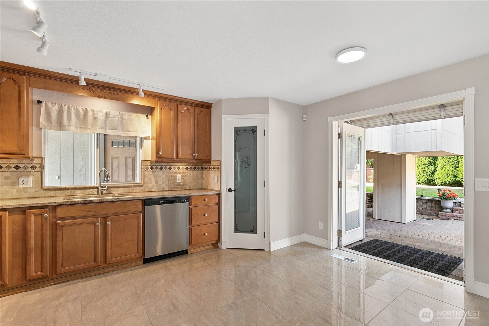 property viewer photo 6