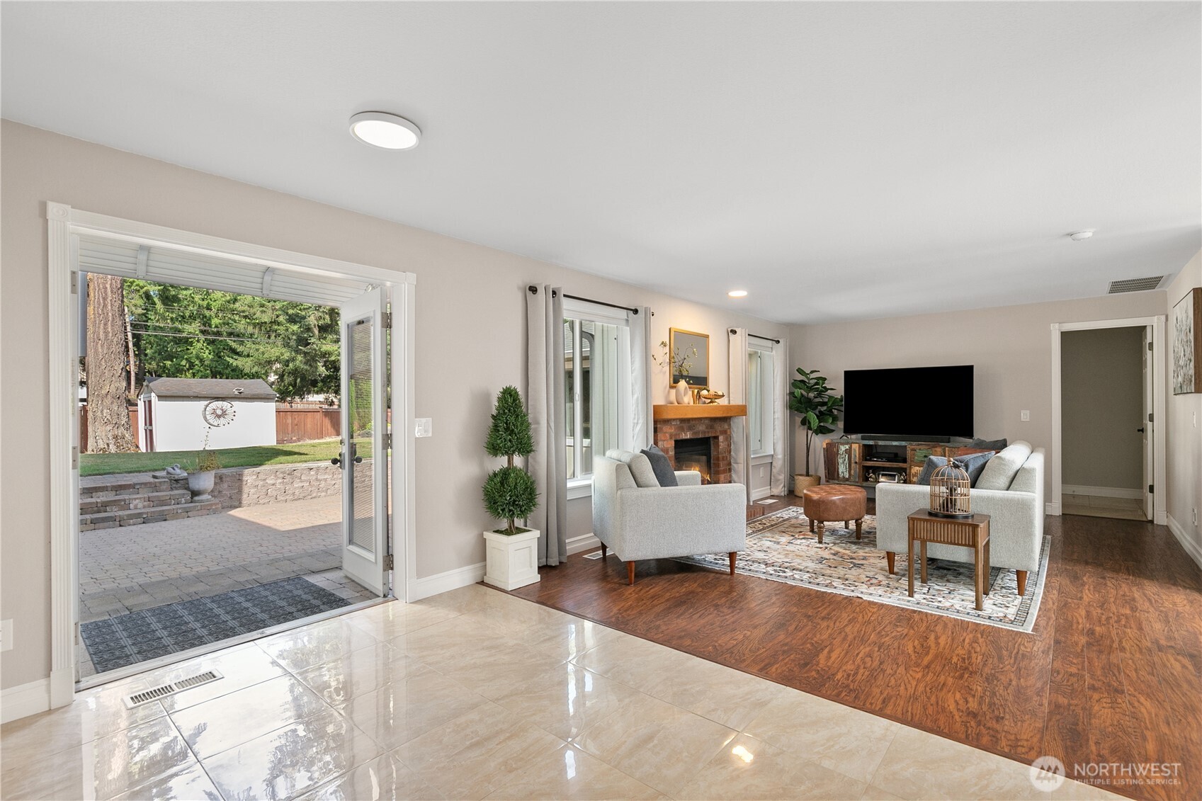 property viewer photo 7