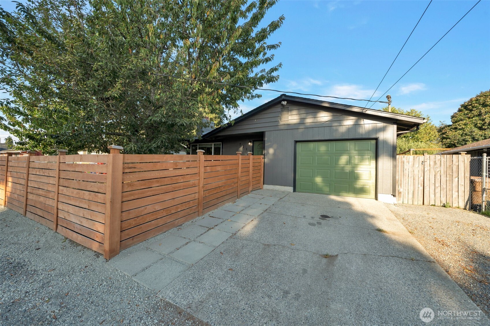 property viewer photo 3
