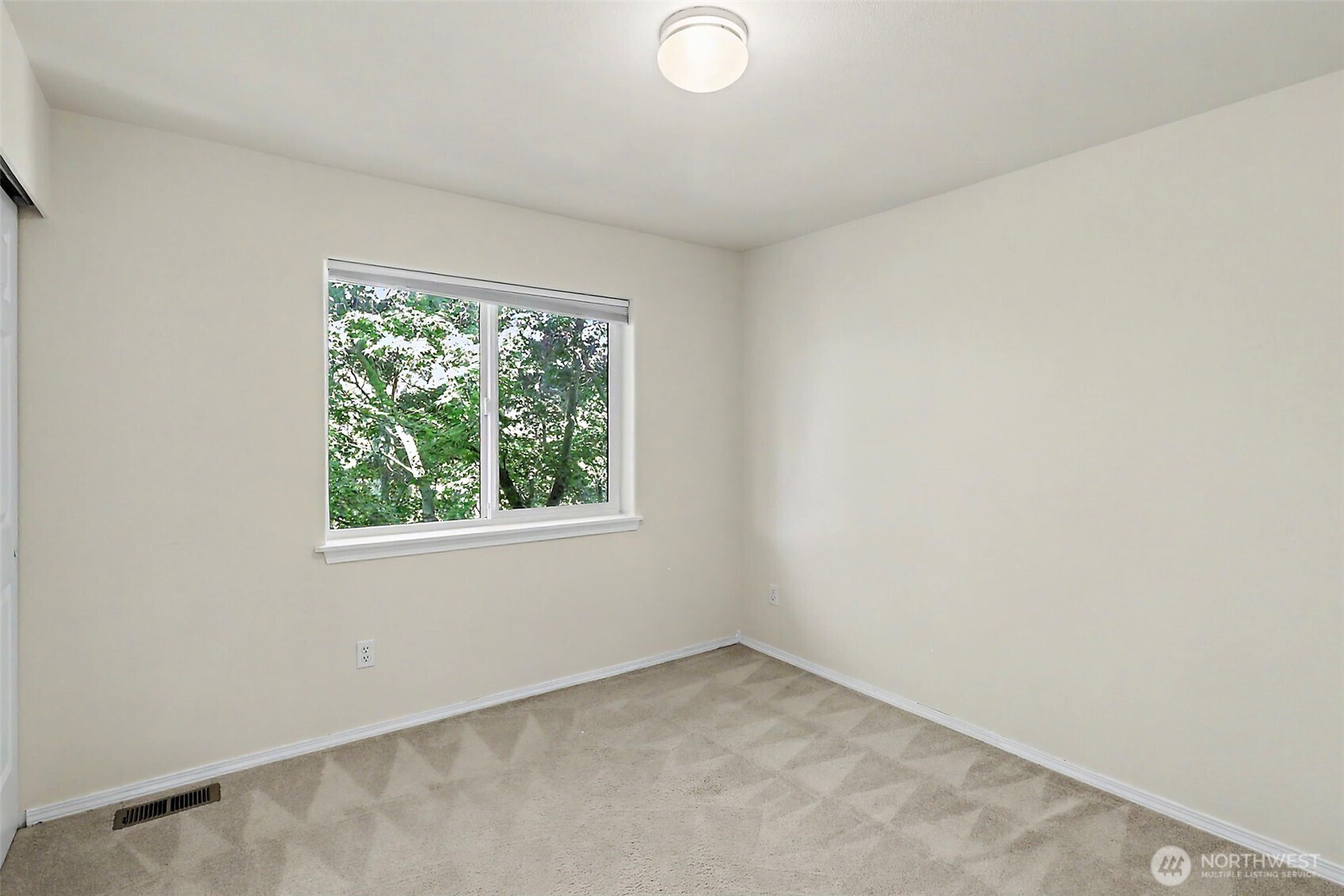 property viewer photo 13