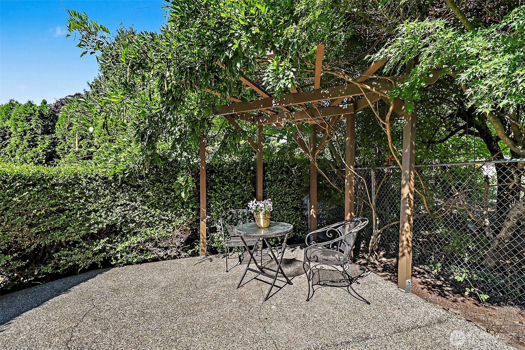 property viewer photo 25