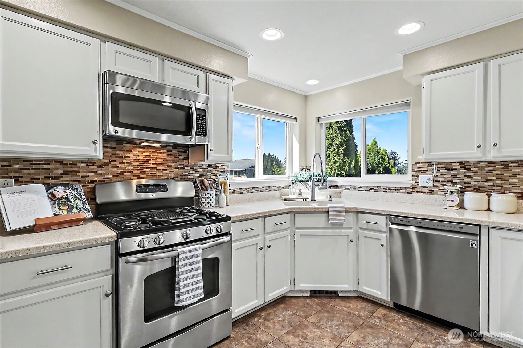 property viewer photo 4