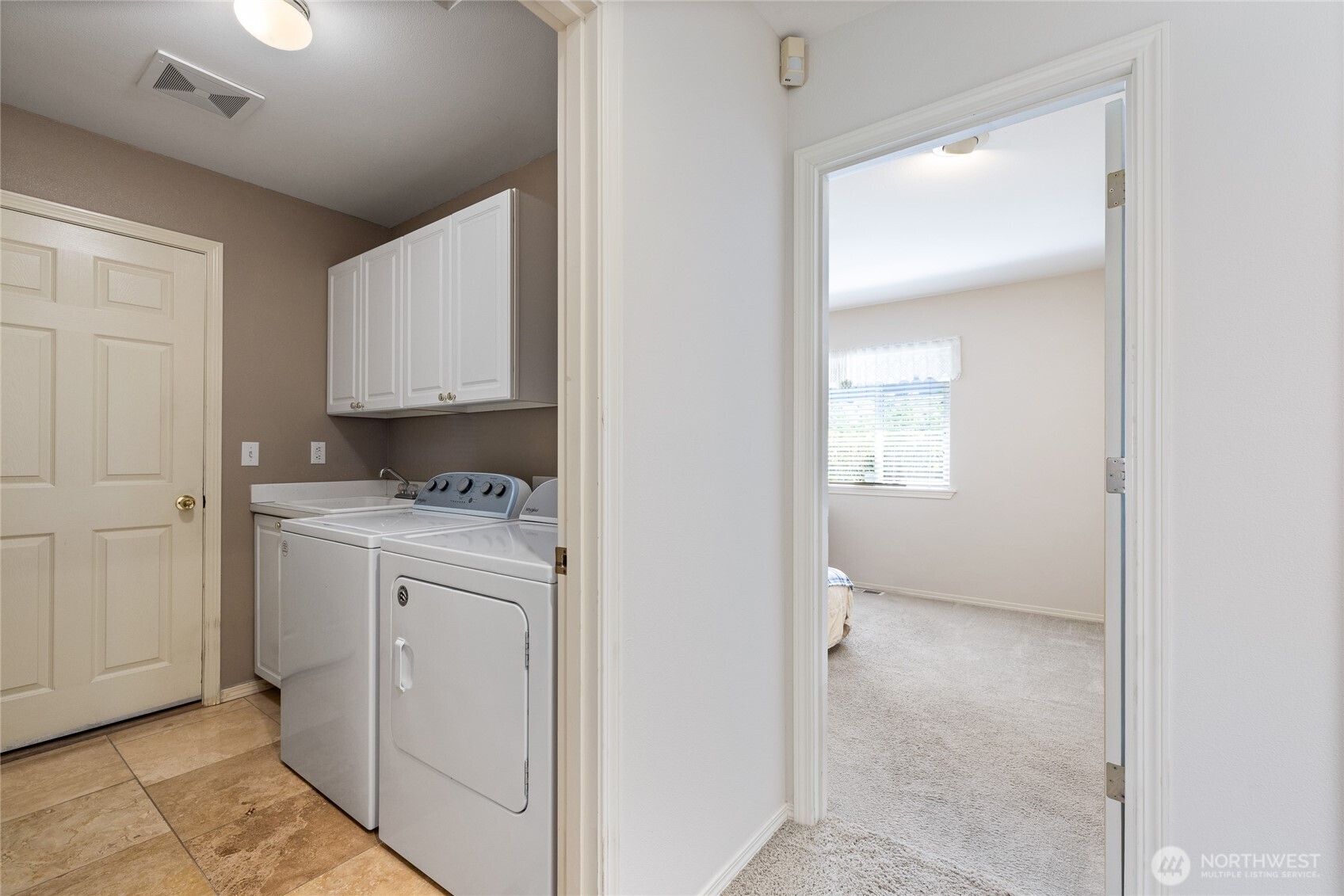 property viewer photo 18