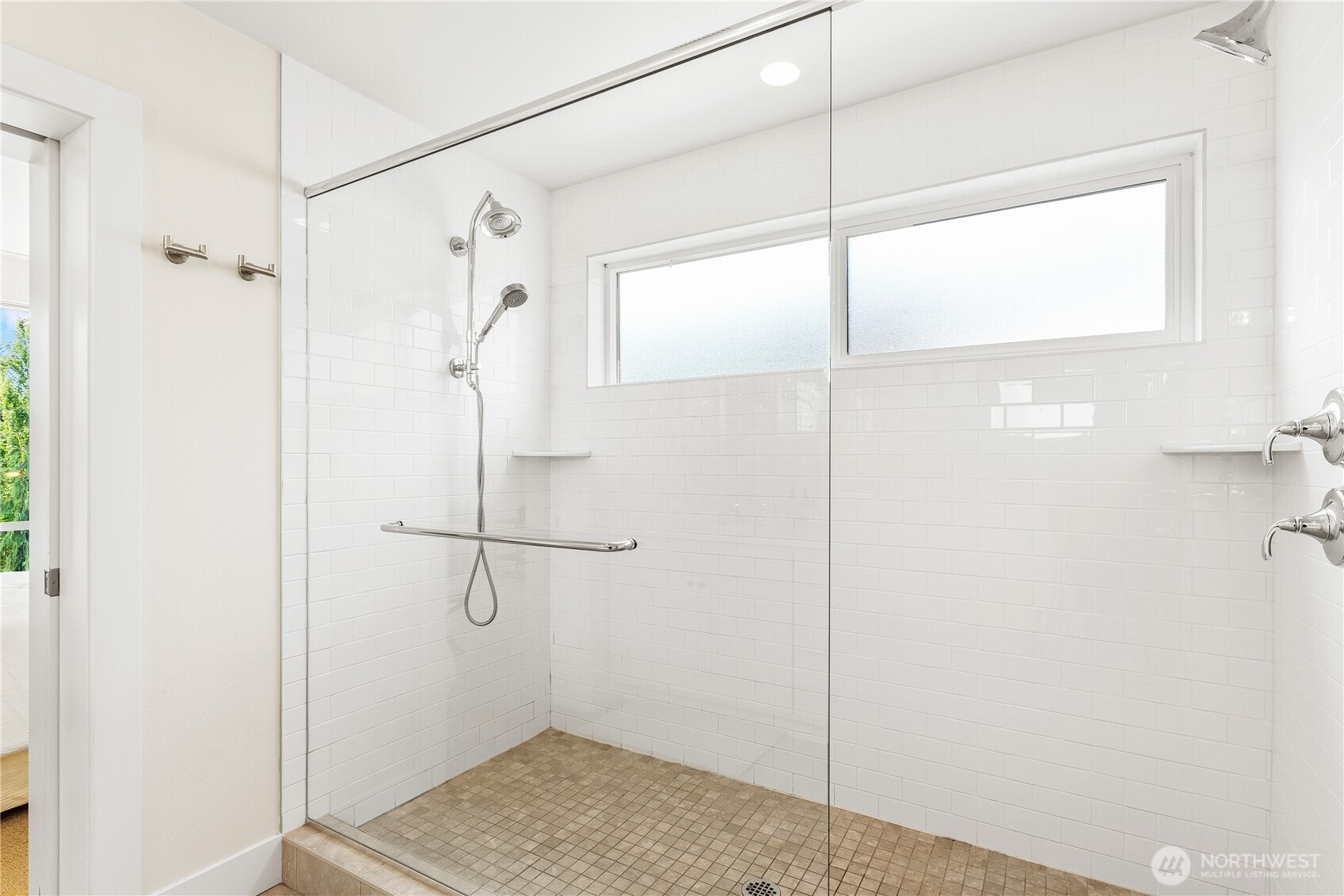 property viewer photo 26