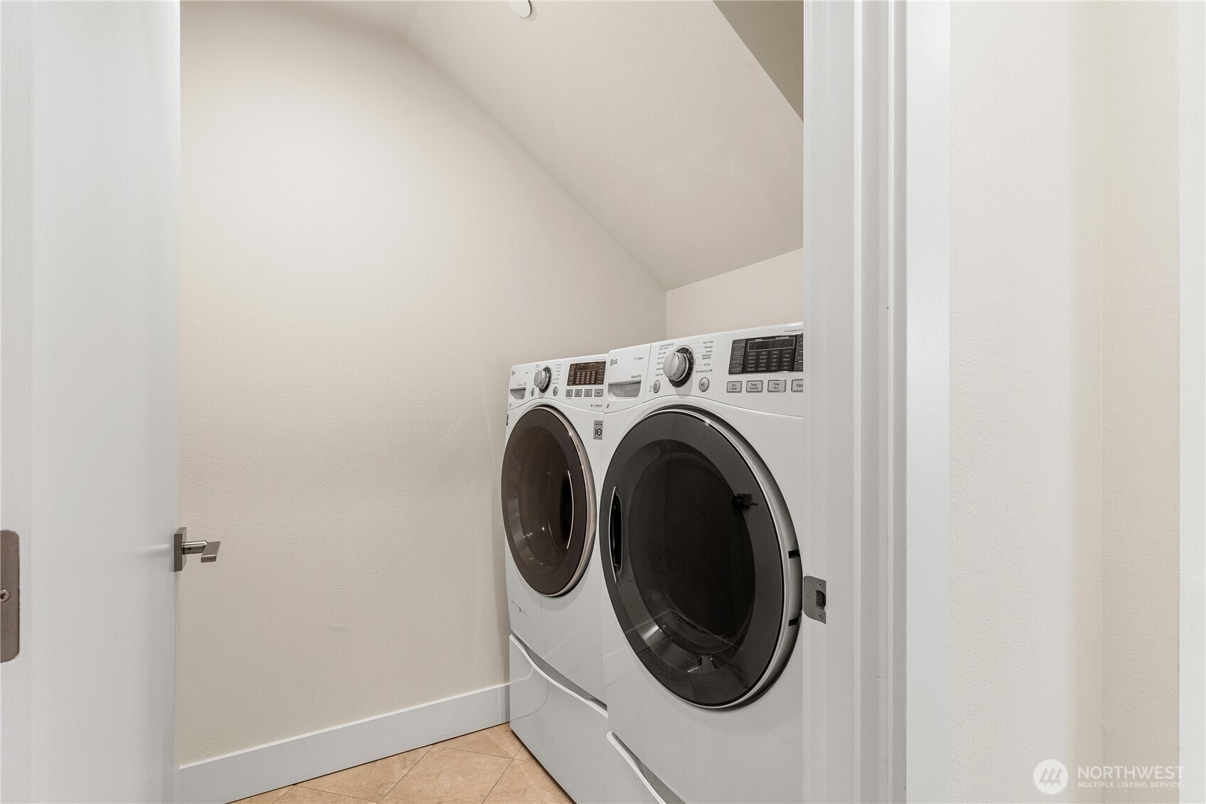 property viewer photo 28