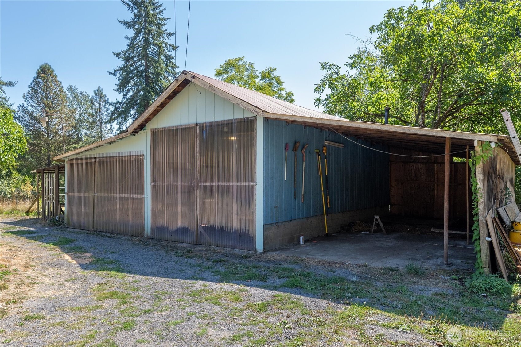 main property photo 28