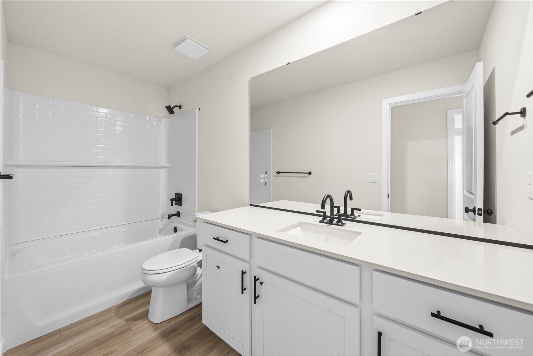 property viewer photo 25