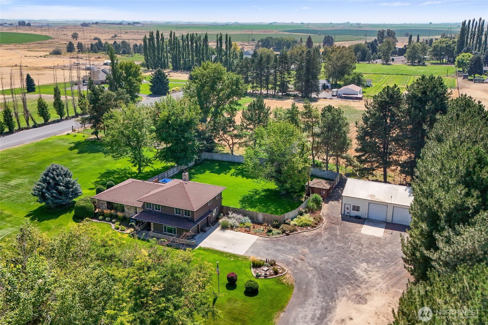 main property photo 13