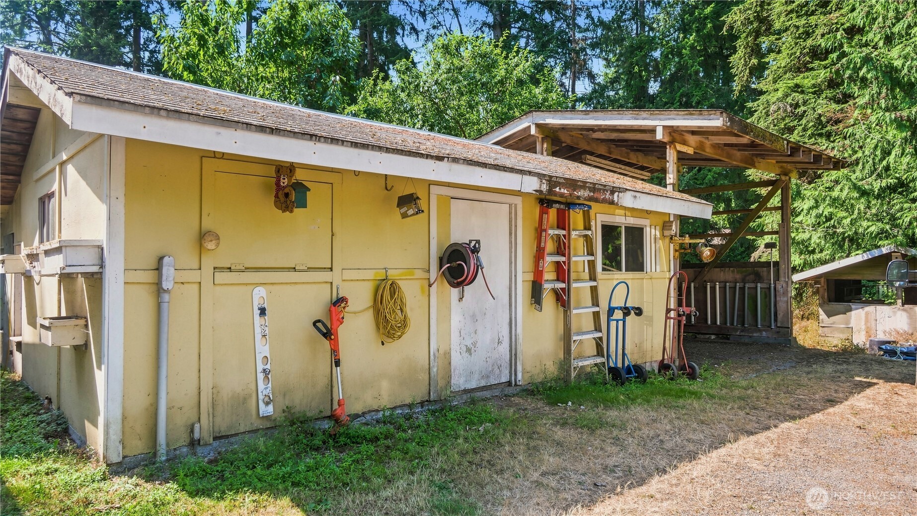 main property photo 32