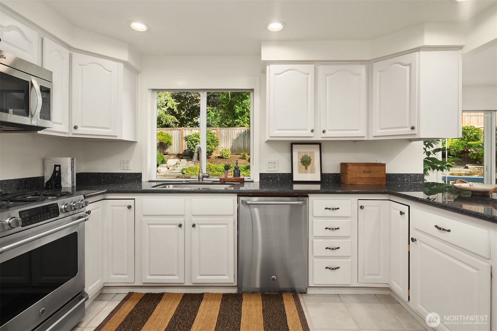 property viewer photo 9