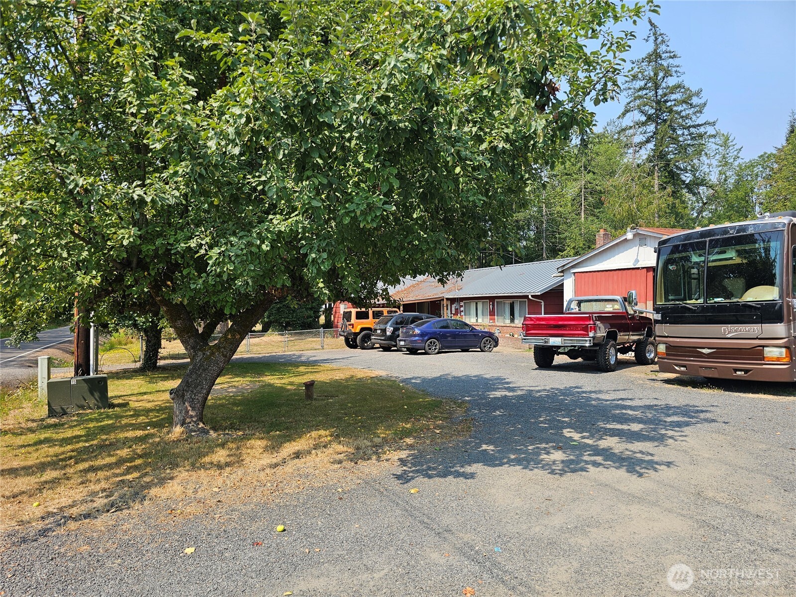 main property photo 23