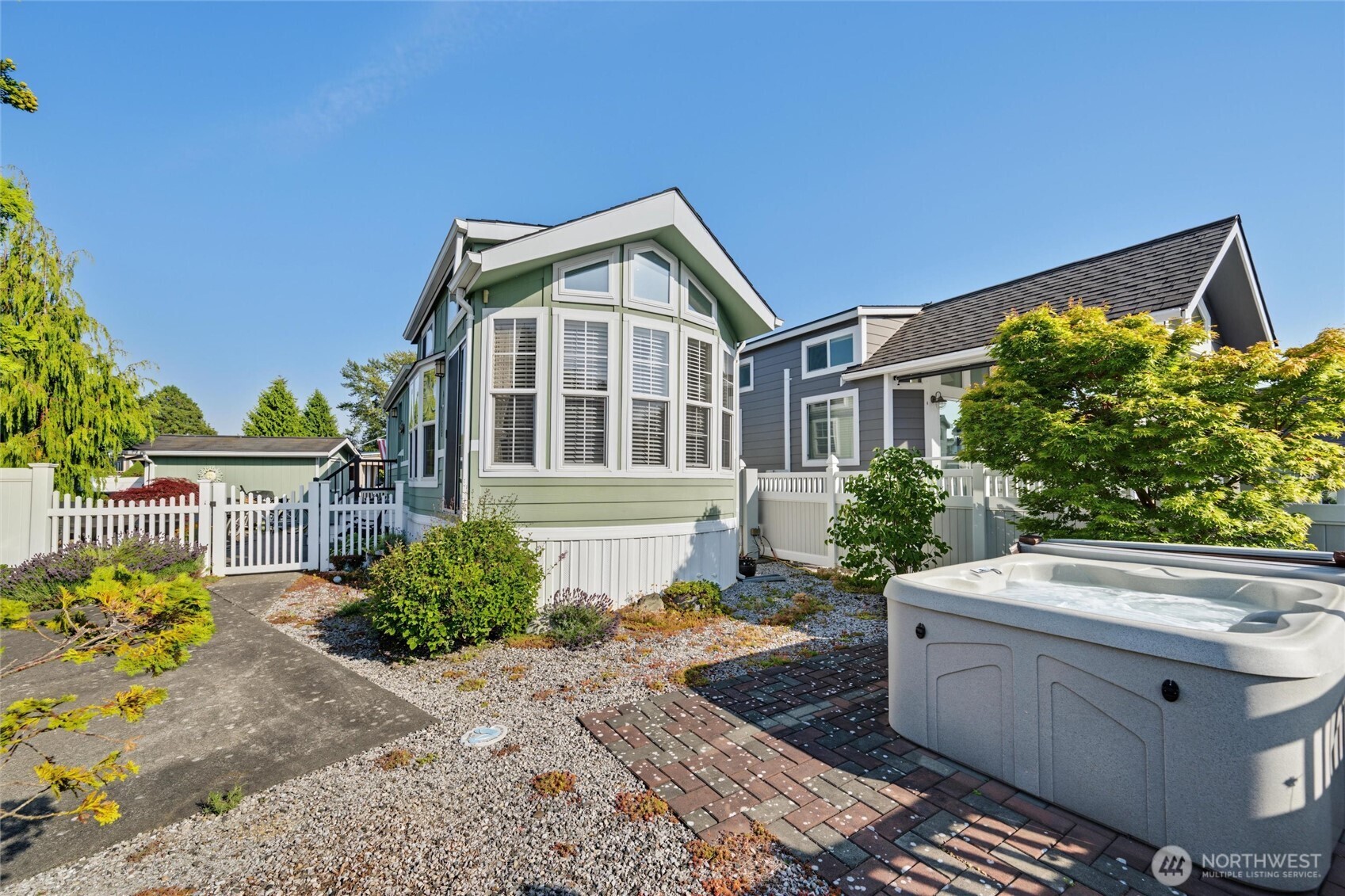 property viewer photo 5