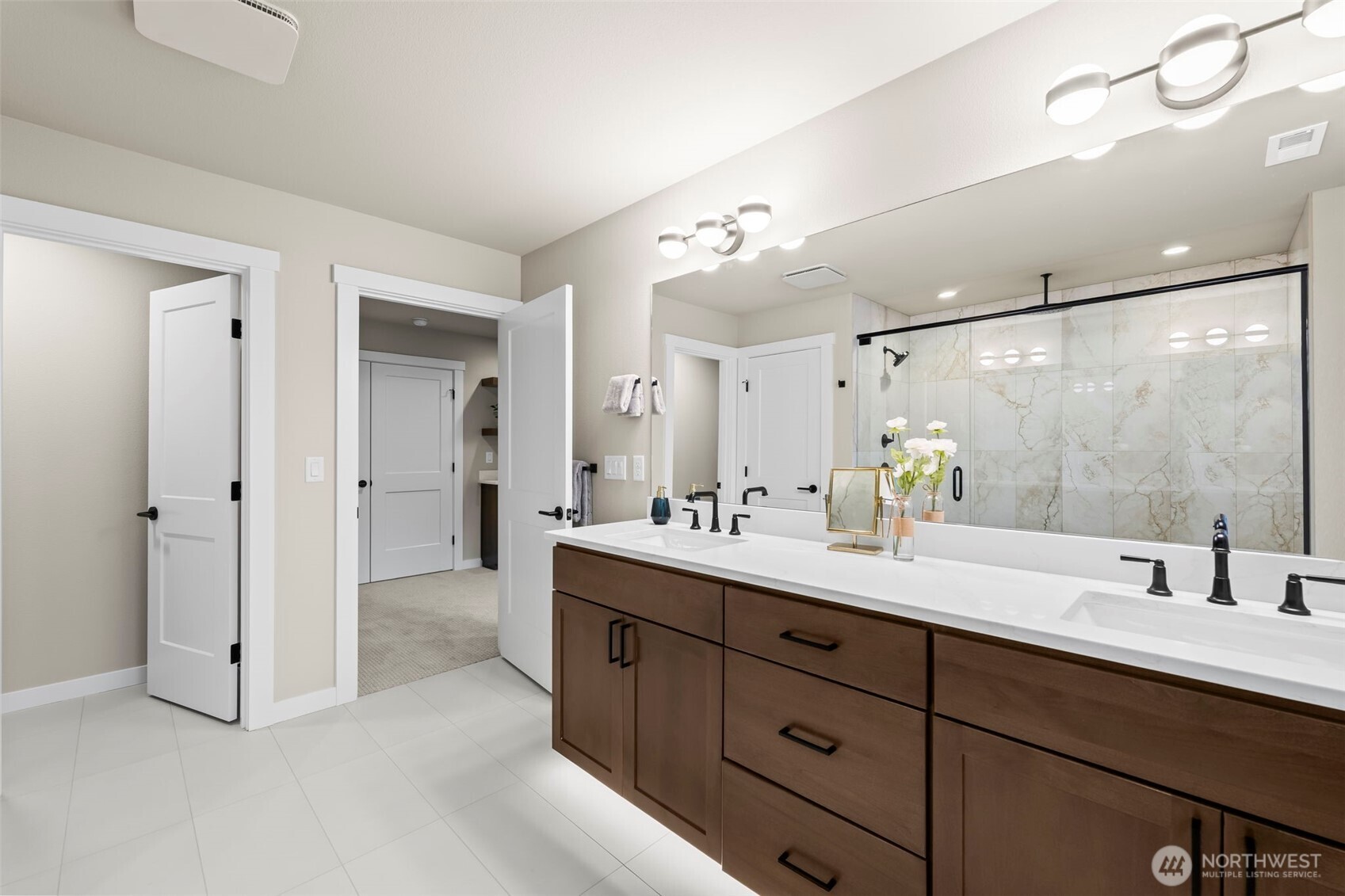 property viewer photo 26