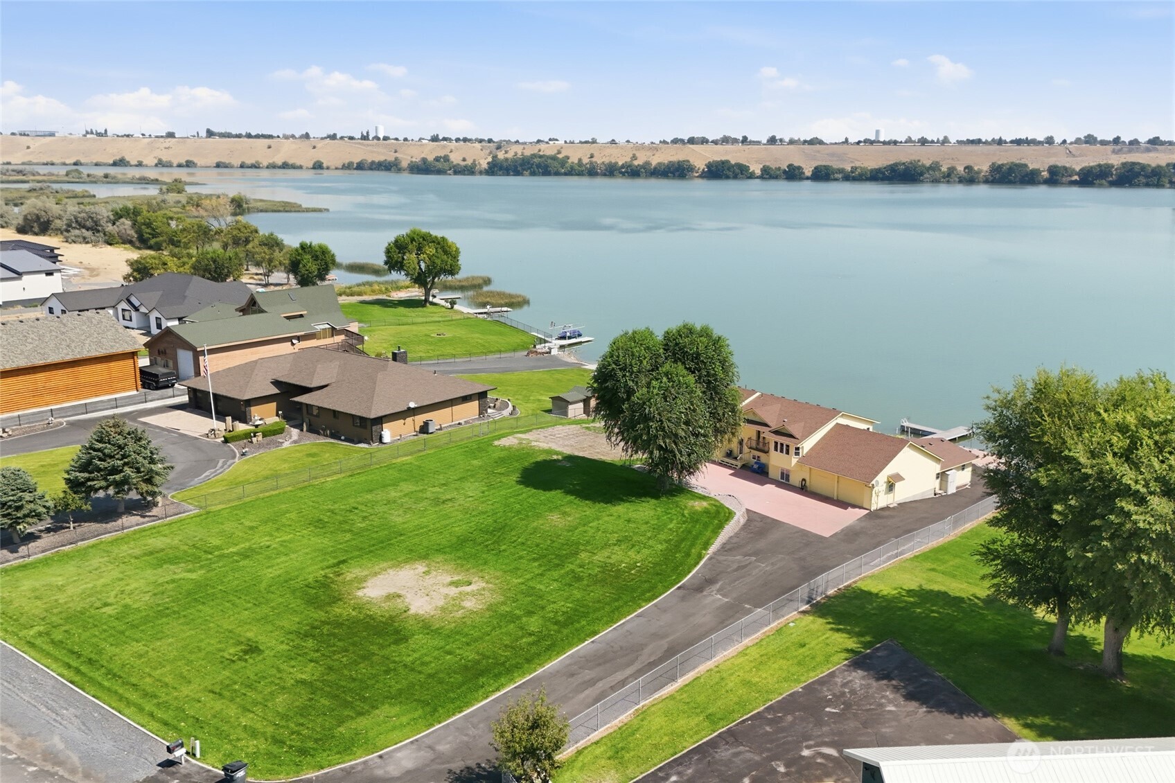main property photo 35